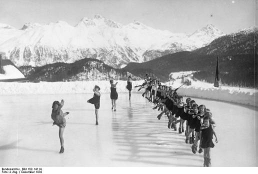 St. Moritz, Kinder beim Eislauf
